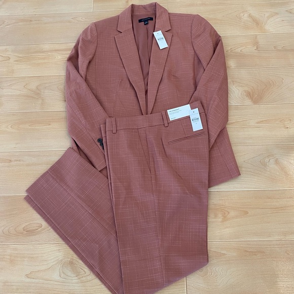 NWT Ann Taylor suit - Picture 1 of 6